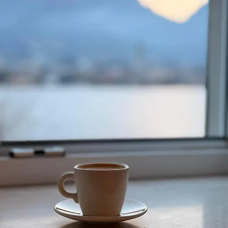 Renzo & Lucia Lakefront With Stunning Views Of