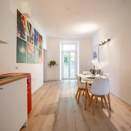Renzo & Lucia Lakefront With Stunning Views Of Appartamento