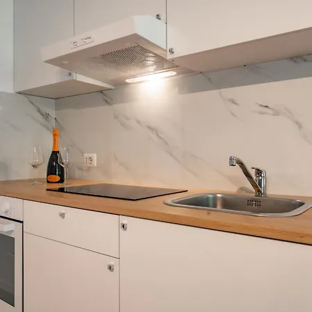 Renzo & Lucia Lakefront With Stunning Views Of Appartamento