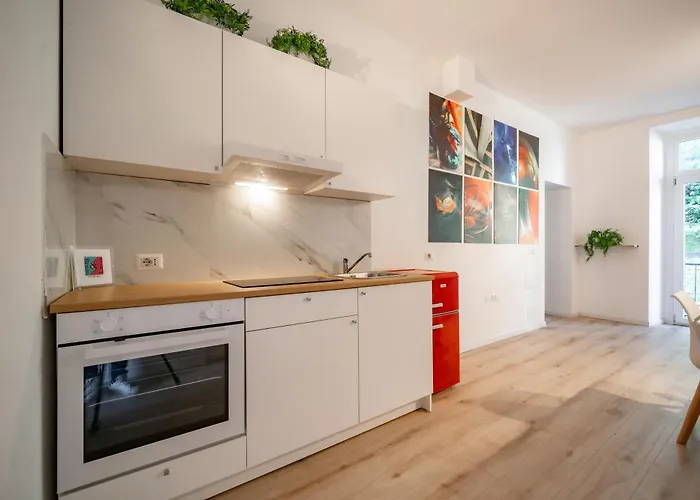 Renzo & Lucia Lakefront With Stunning Views Of Appartamento