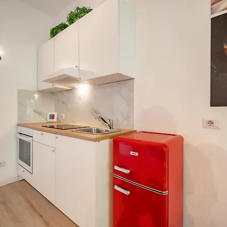 Renzo & Lucia Lakefront With Stunning Views Of * Malgrate