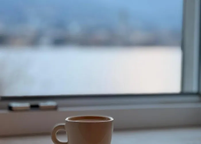 Renzo & Lucia Lakefront With Stunning Views Of