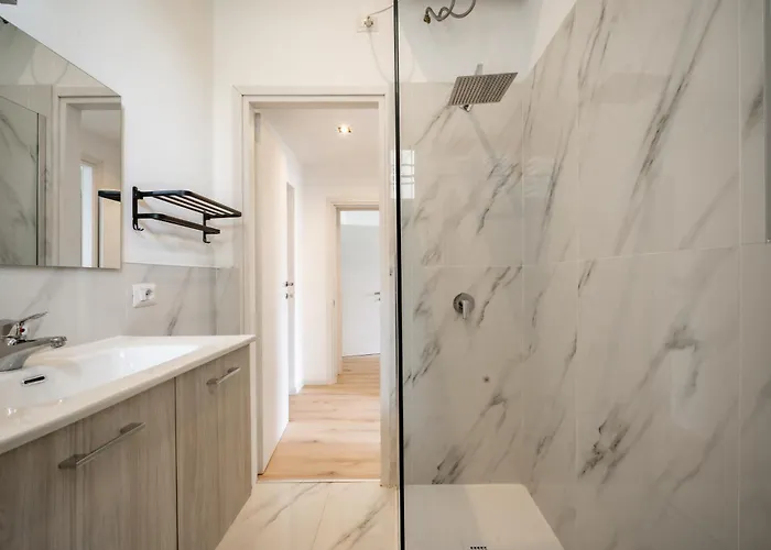 Renzo & Lucia Lakefront With Stunning Views Of * Malgrate