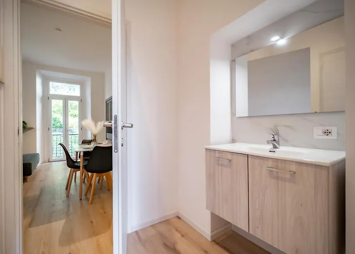 Renzo & Lucia Lakefront With Stunning Views Of * Malgrate