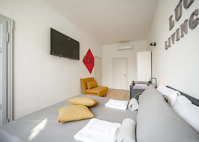 Renzo & Lucia Lakefront With Stunning Views Of Apartment Malgrate