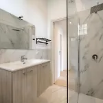 Renzo & Lucia Lakefront With Stunning Views Of *
