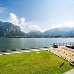Renzo & Lucia Lakefront With Stunning Views Of דירה *