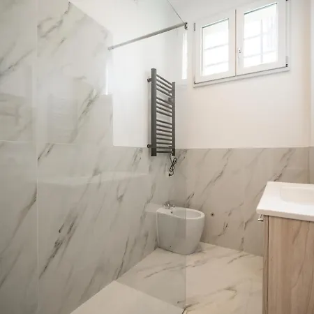 Renzo & Lucia Lakefront With Stunning Views Of Malgrate