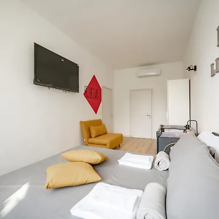 Renzo & Lucia Lakefront With Stunning Views Of Apartamento Malgrate